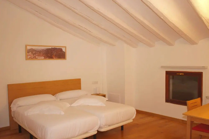 Room 4 of 15