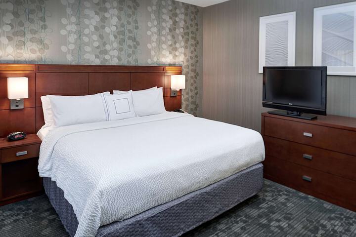 1 King Bed Mobility Hearing Accessible Room Roll in Shower (9 of 13)