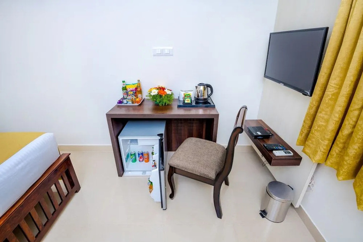 Room 4 of 18