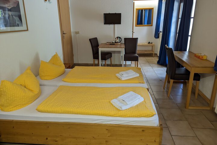 Room 6 of 39
