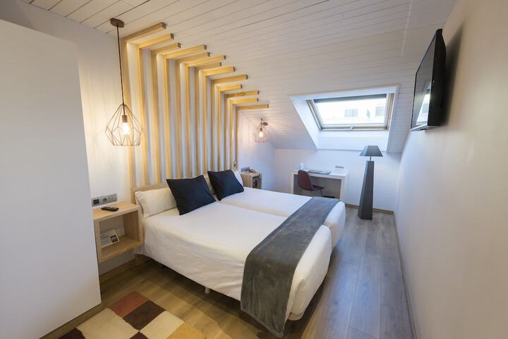 Room 6 of 35