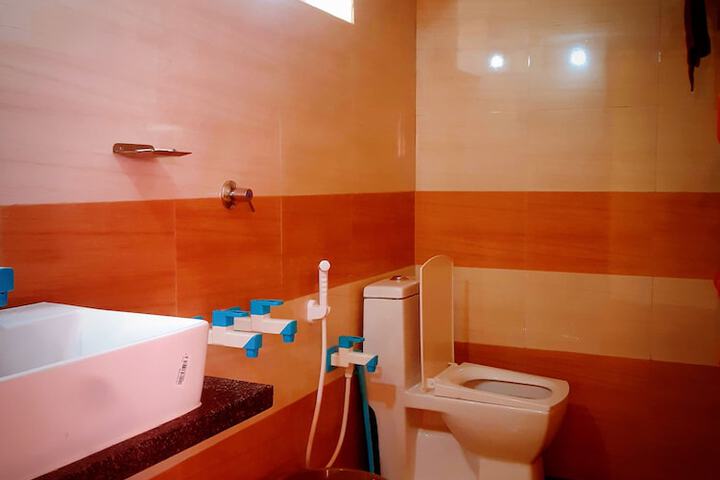 Room 5 of 13