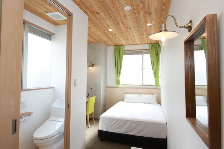 Room 28 of 74