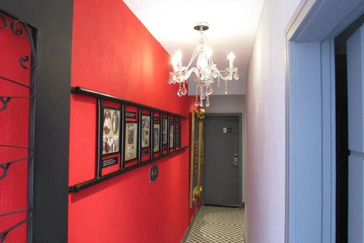 Room 10 of 17