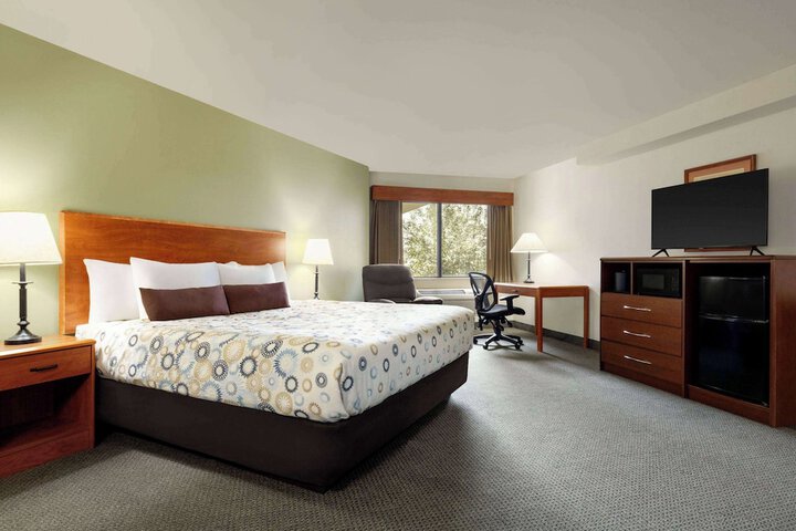 Room 37 of 60