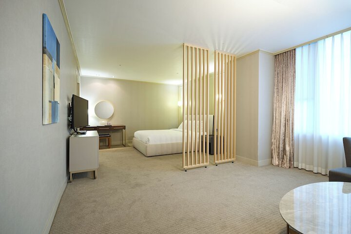 Room 17 of 48