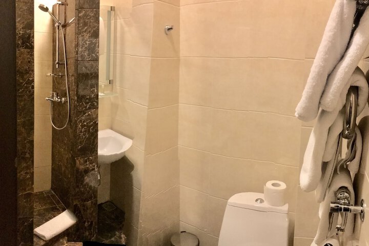 Room 63 of 106