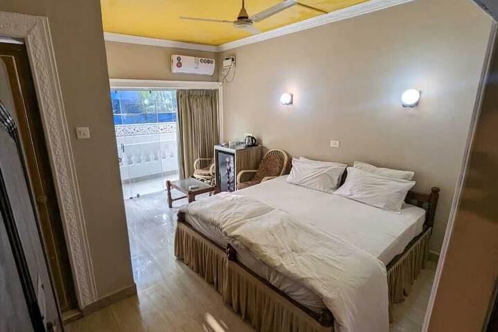 Room 10 of 46