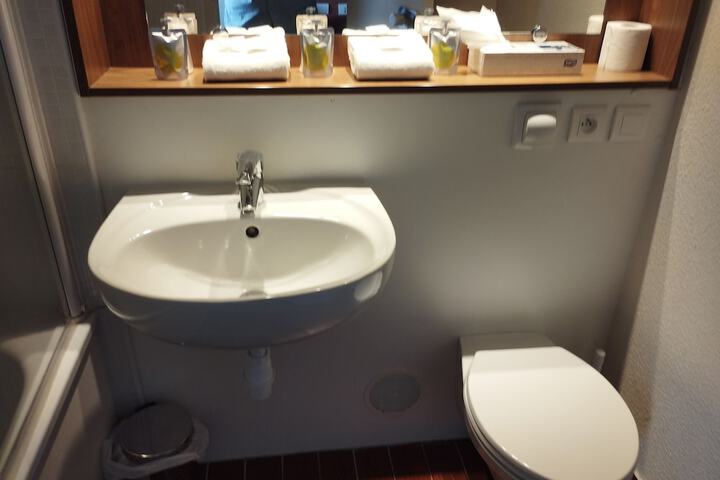Room 18 of 34