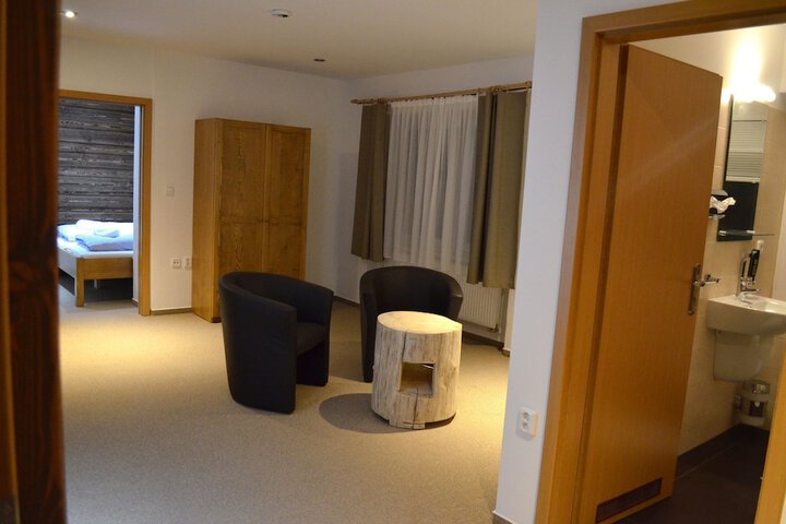 Room 7 of 25
