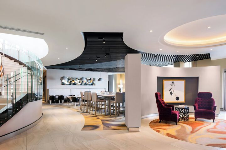 Lobby lounge