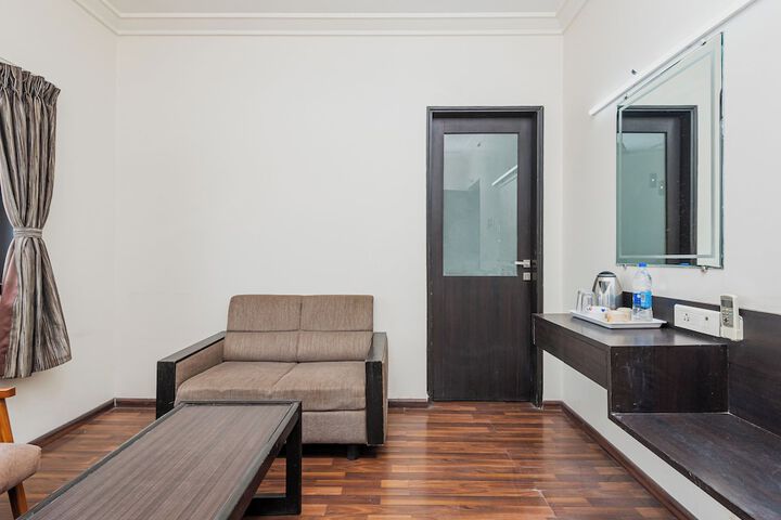 Room 10 of 90