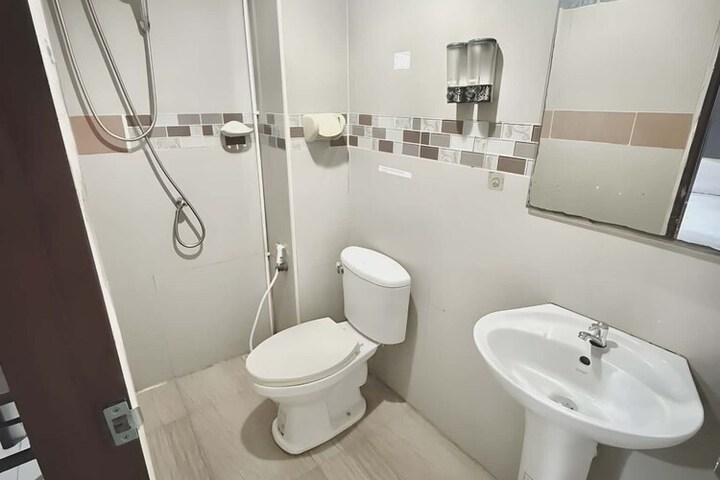 Room 7 of 12