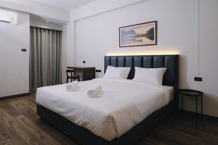 Room 10 of 14