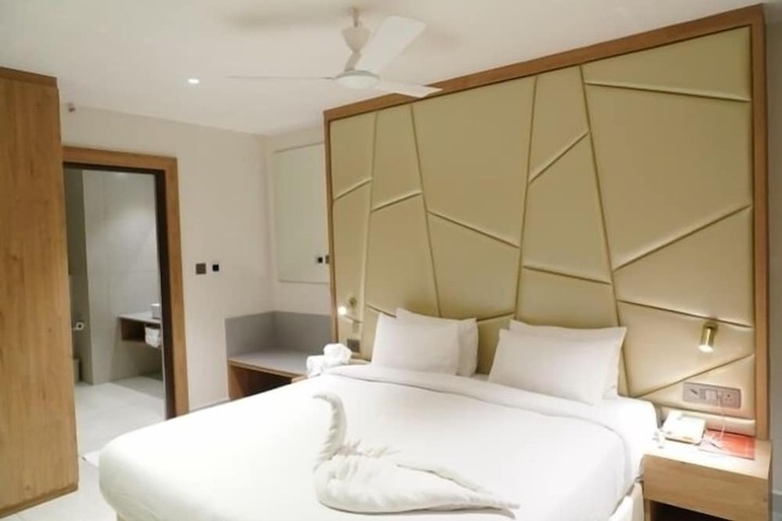 Room 6 of 22