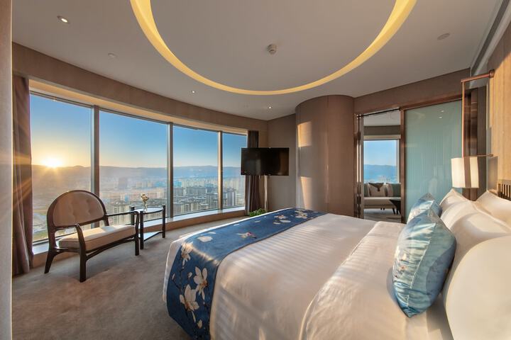 Room 5 of 42