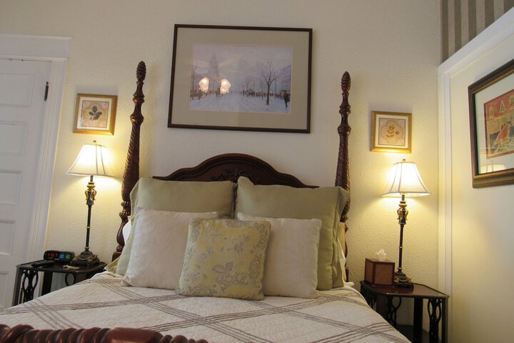 Room 27 of 106