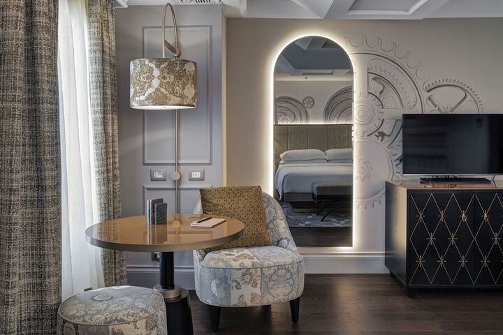 Room 4 of 203