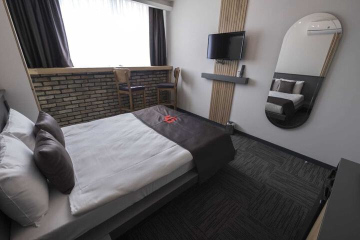 Room 2 of 15
