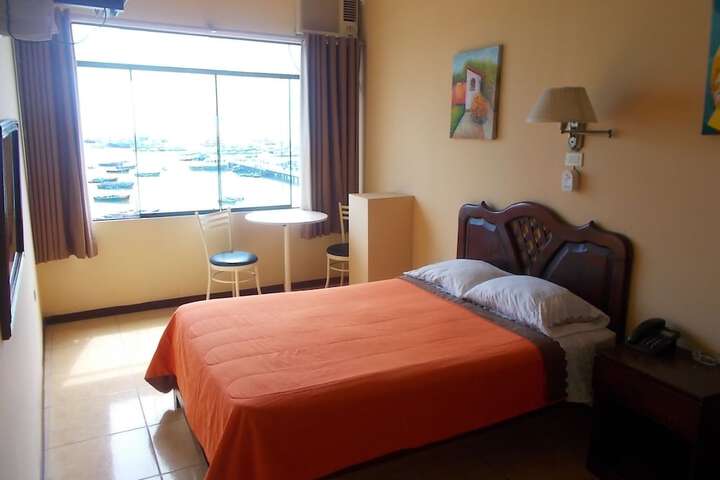 Room 8 of 40