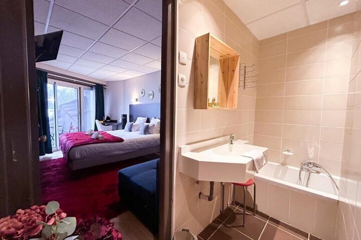 Room 10 of 20