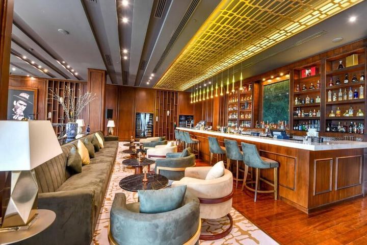 Lounge 126 of 150