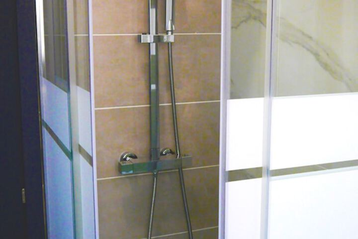 Room 10 of 98