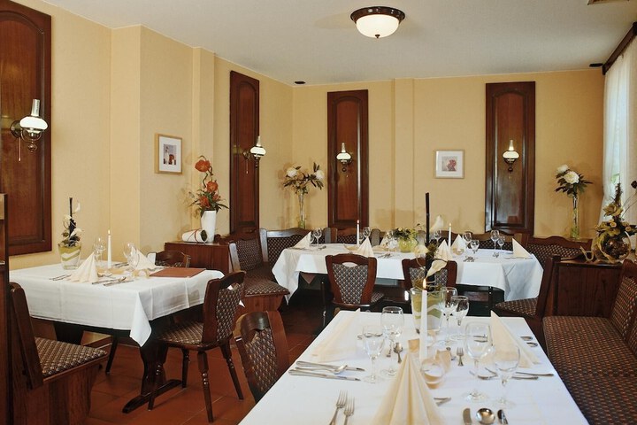 Dining 18 of 28