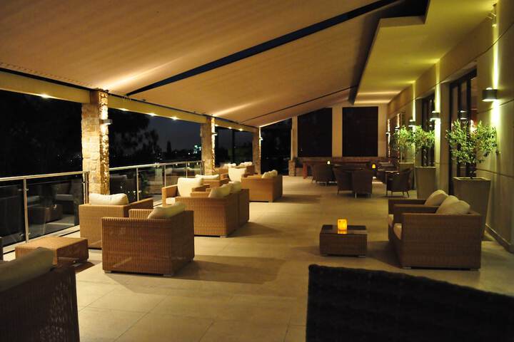 Lounge 9 of 14