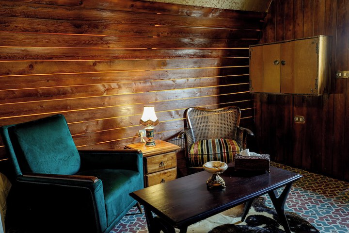 Room 13 of 214