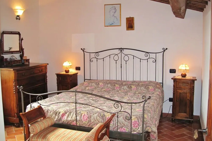 Room 2 of 16
