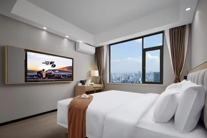 Room 13 of 27