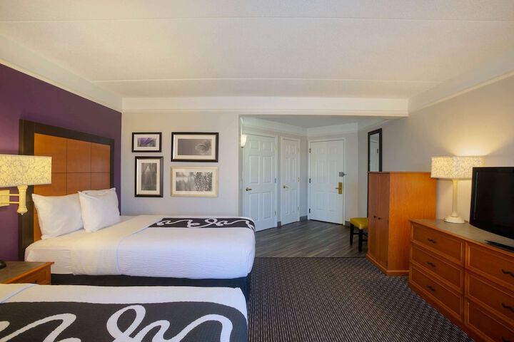 2 Double Beds Accessible Mobility Hearing Impaired Accessible (4 of 10)