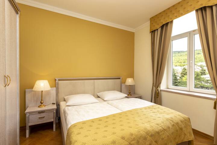 Room 32 of 77