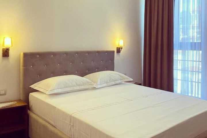 Room 72 of 114