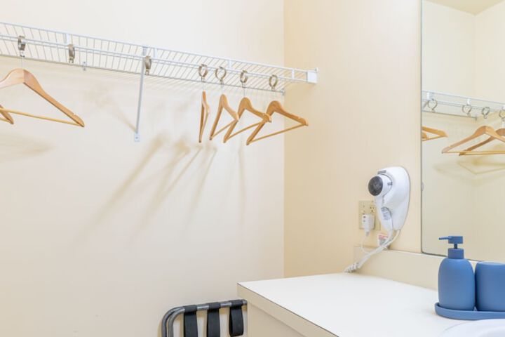 Room 13 of 21