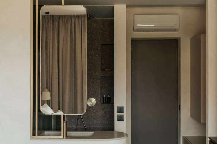 Room 10 of 42