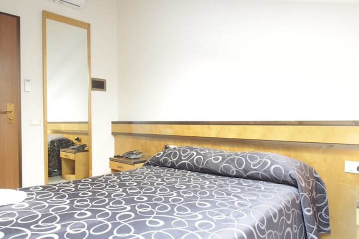 Room 6 of 17