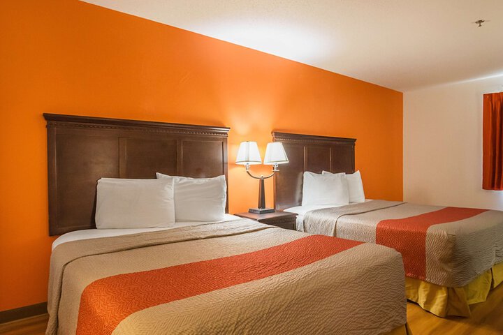 2 Queen Beds (9 of 13)