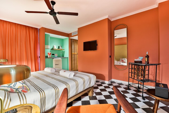 Room 12 of 70