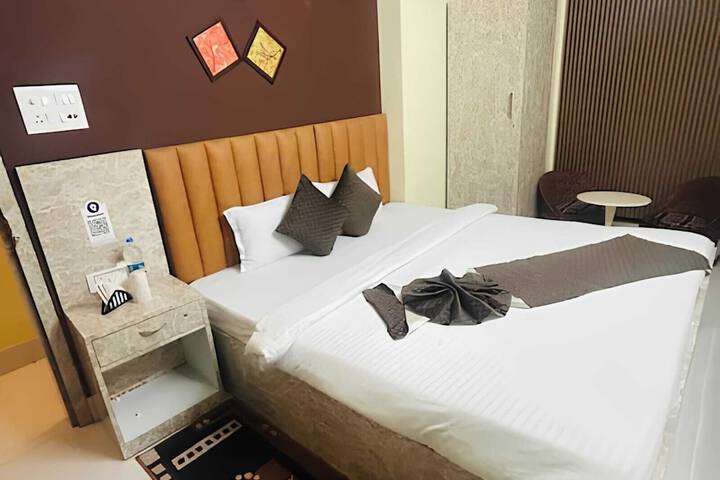 Room 12 of 19
