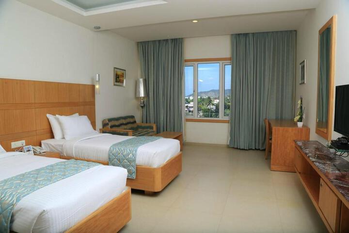Dhanalakshmi Srinivasan Hotel
