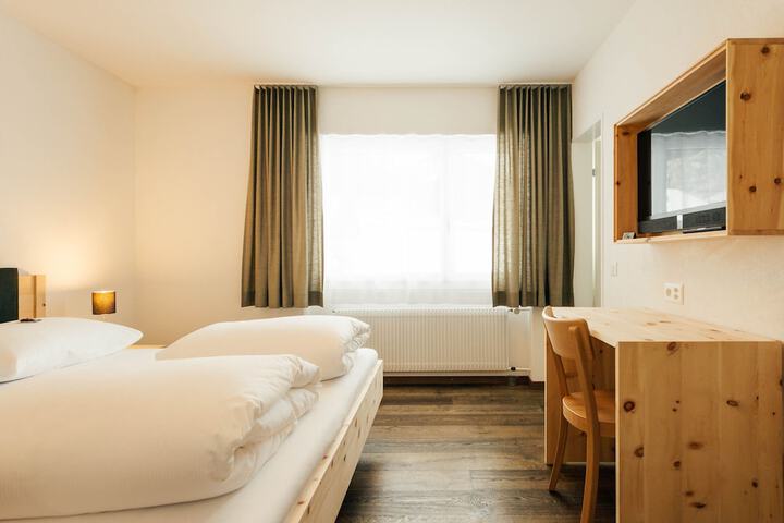 Room 13 of 72