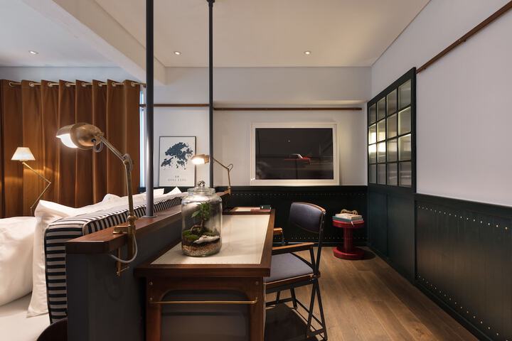 Room 16 of 36