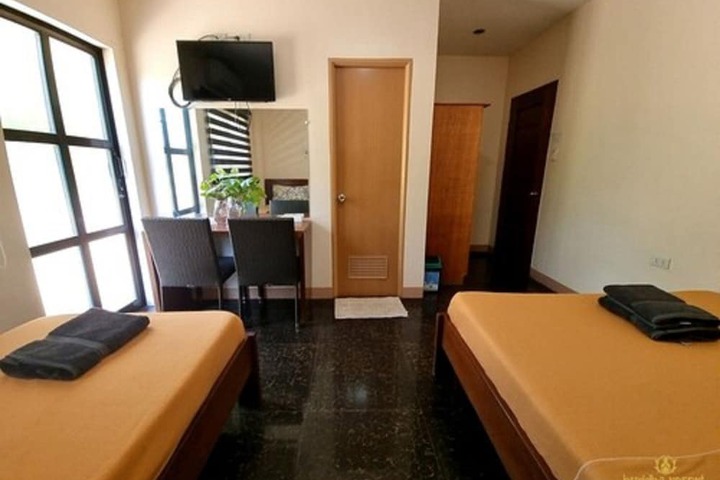 Room 10 of 38