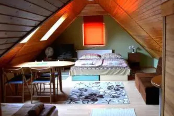Room 4 of 13