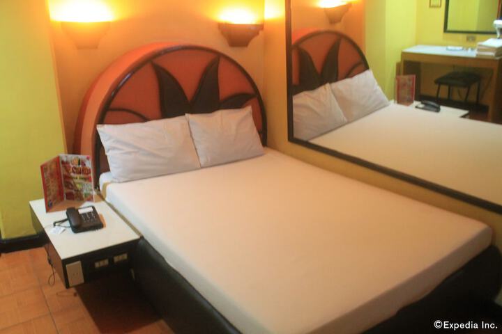 Room 13 of 28