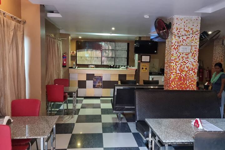 Lounge 142 of 169