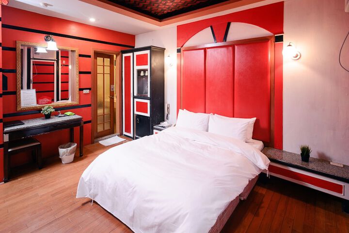 Room 8 of 97