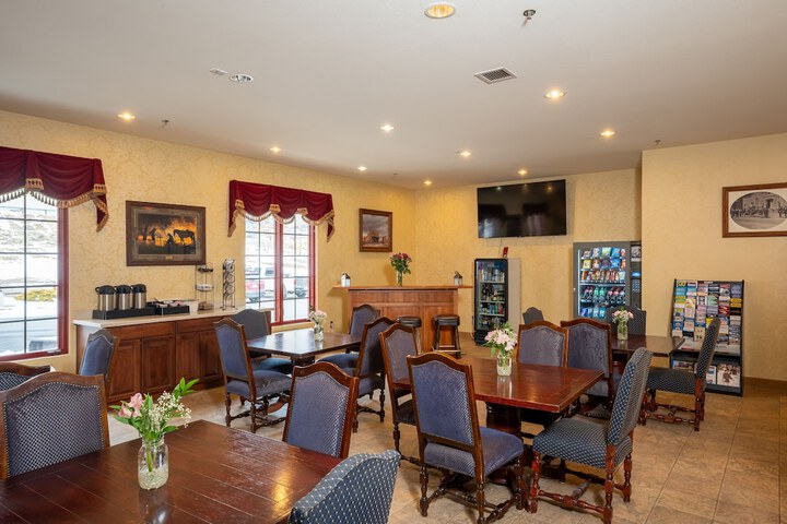 Breakfast/Coffee Service 16 of 24